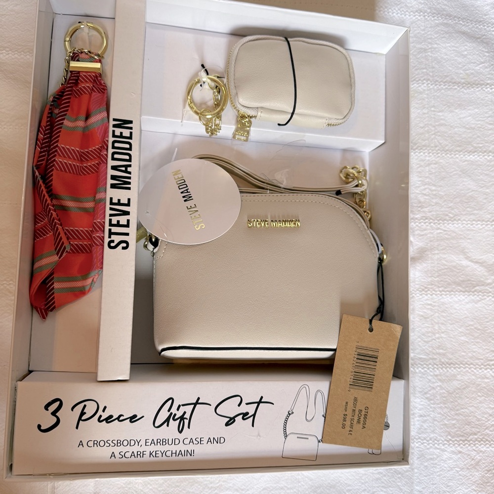 NWT STEVE MADDEN Cream Crossbody Purse Gift Set